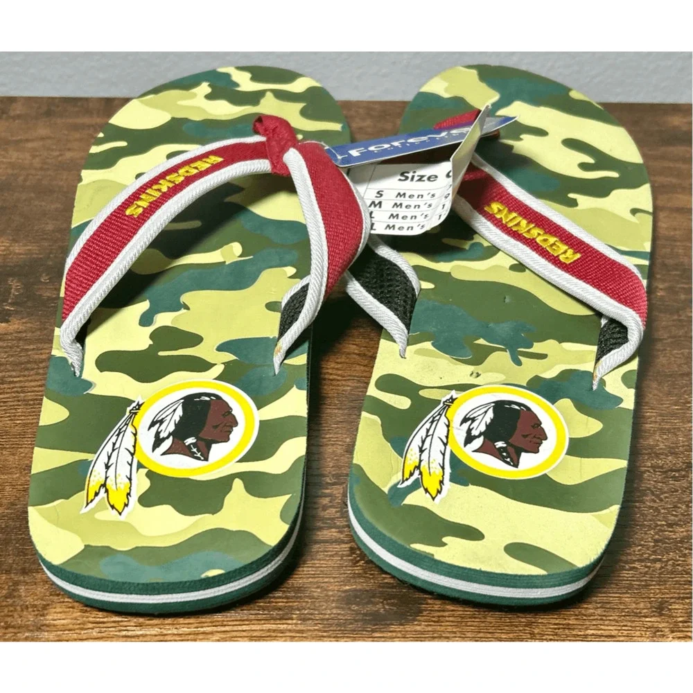 NWT Washington Redskins NFL Camo Flip Flop Sandals Sz M